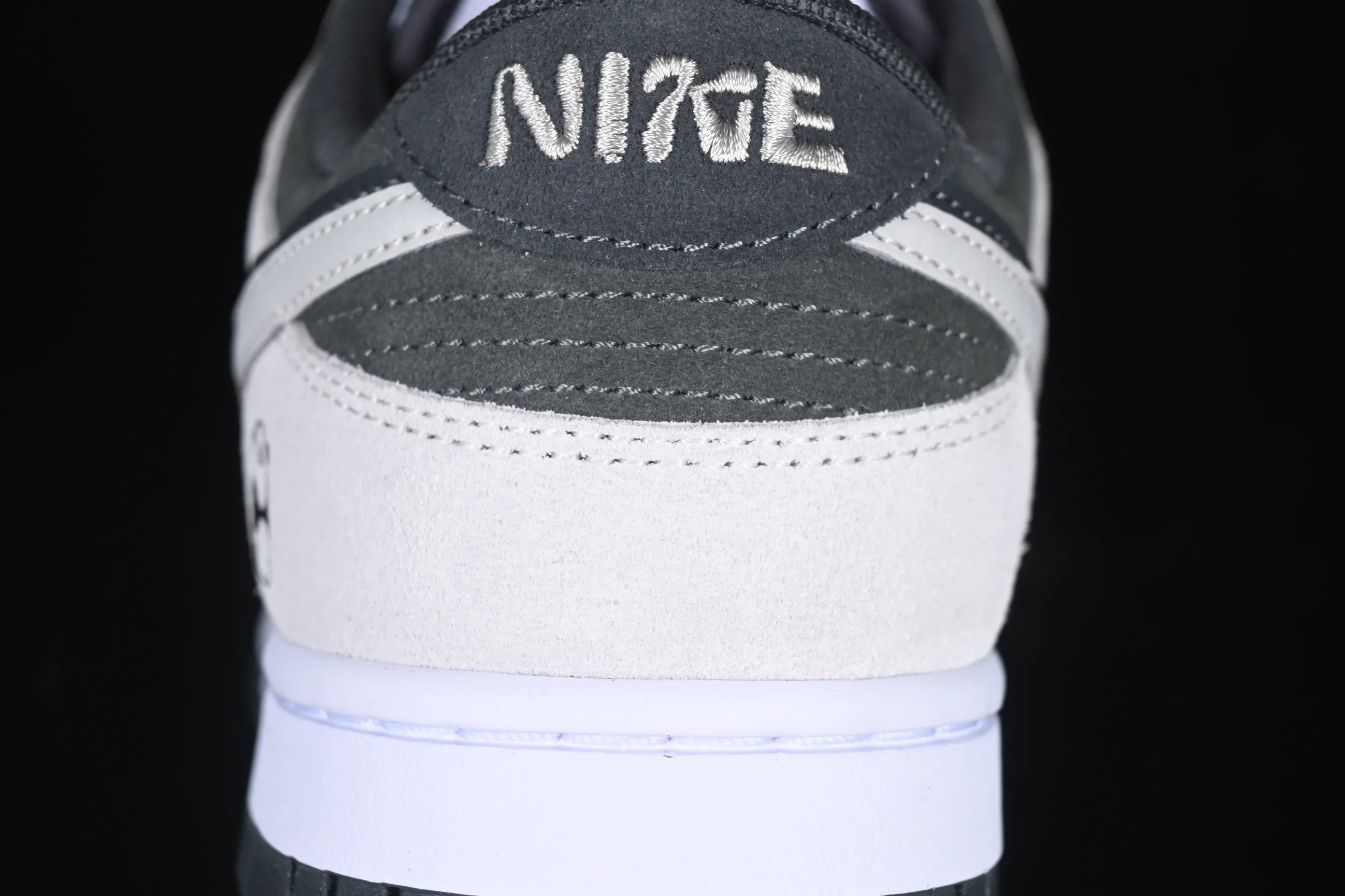All categories Nk SB Dunk series Nk SB Dunk Low low-top sneakers Nk Dunk Low 85 double hook series White Gray Panda SB low-top sports and leisure sneakers HV1800-101